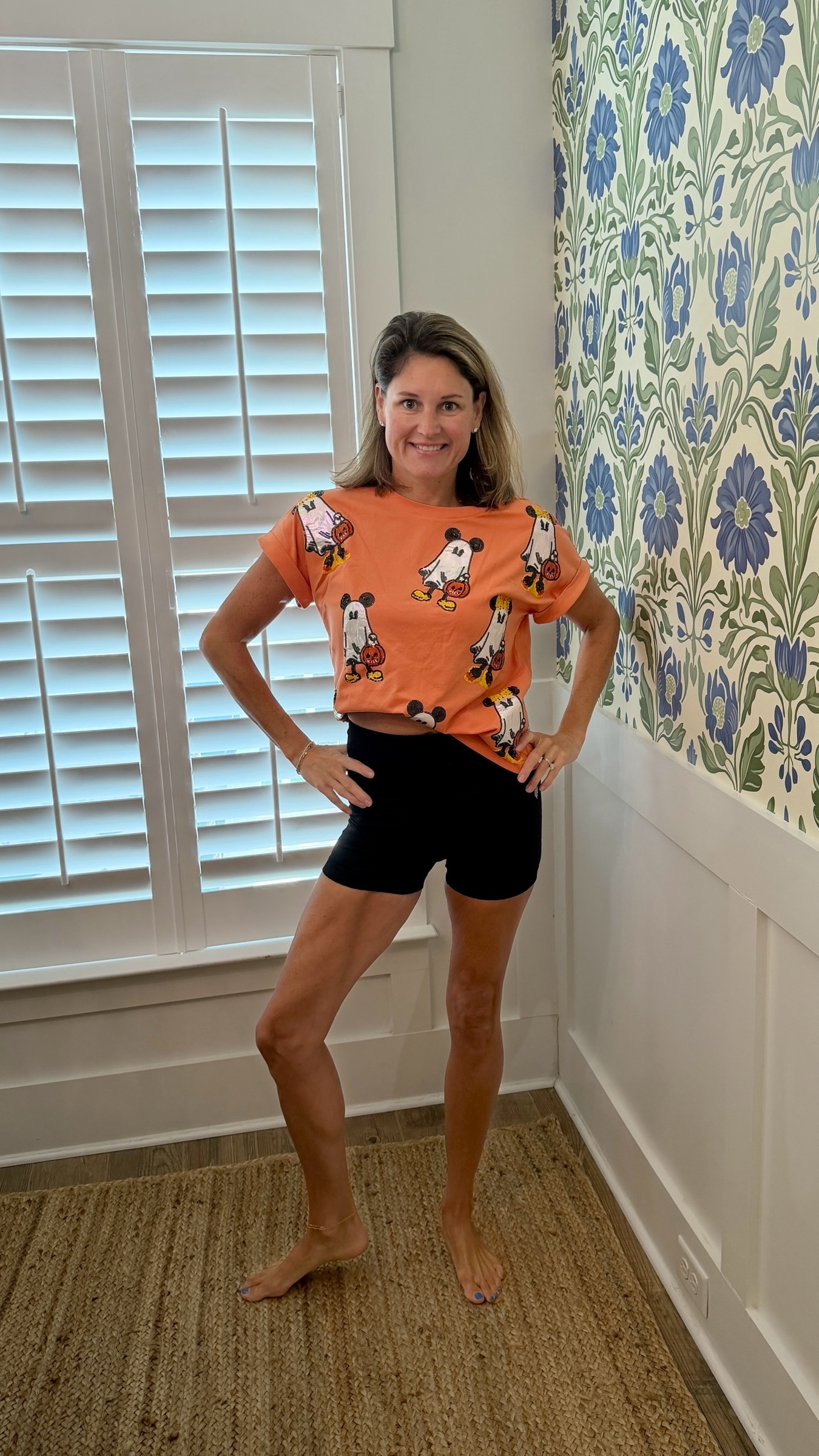 Wearing a size XS - 5’7” 125lb